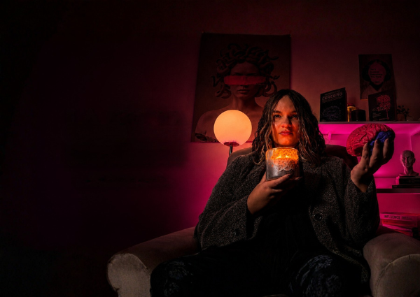María Elizabeth en su estudio de investigación